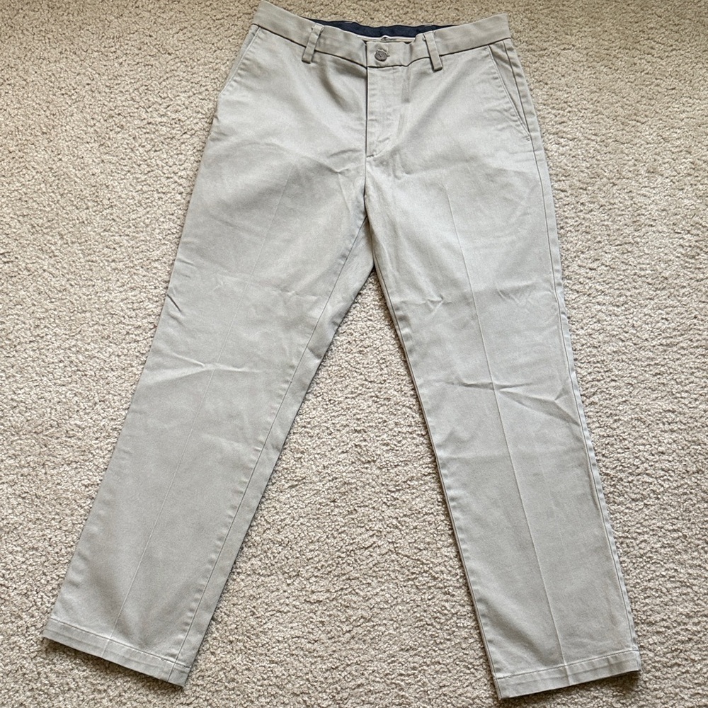Dockers Men's Stretch Chinos in Signature Khaki